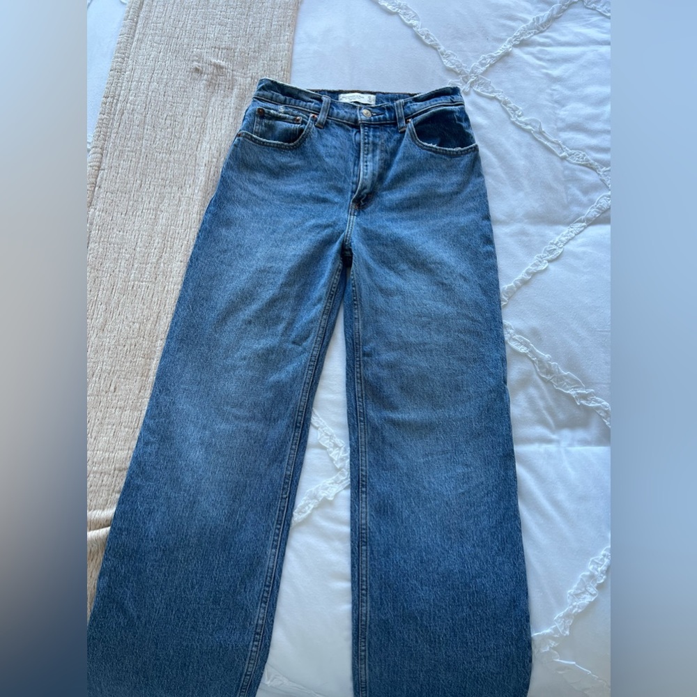 Abercrombie Ultra High Rise 90’s Relaxed Straight Jean, Size 27